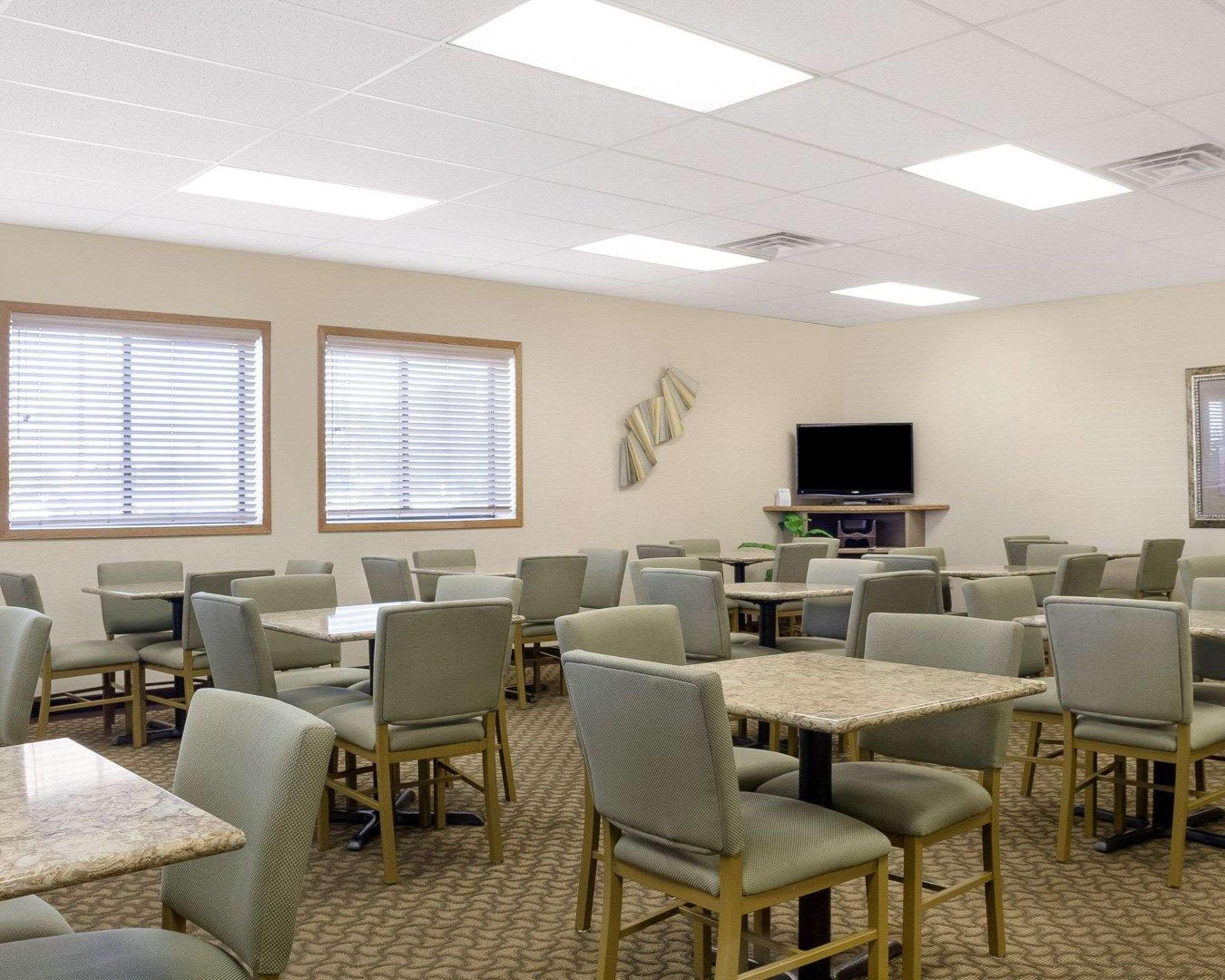 Quality Inn Bismarck I-94 Exterior photo
