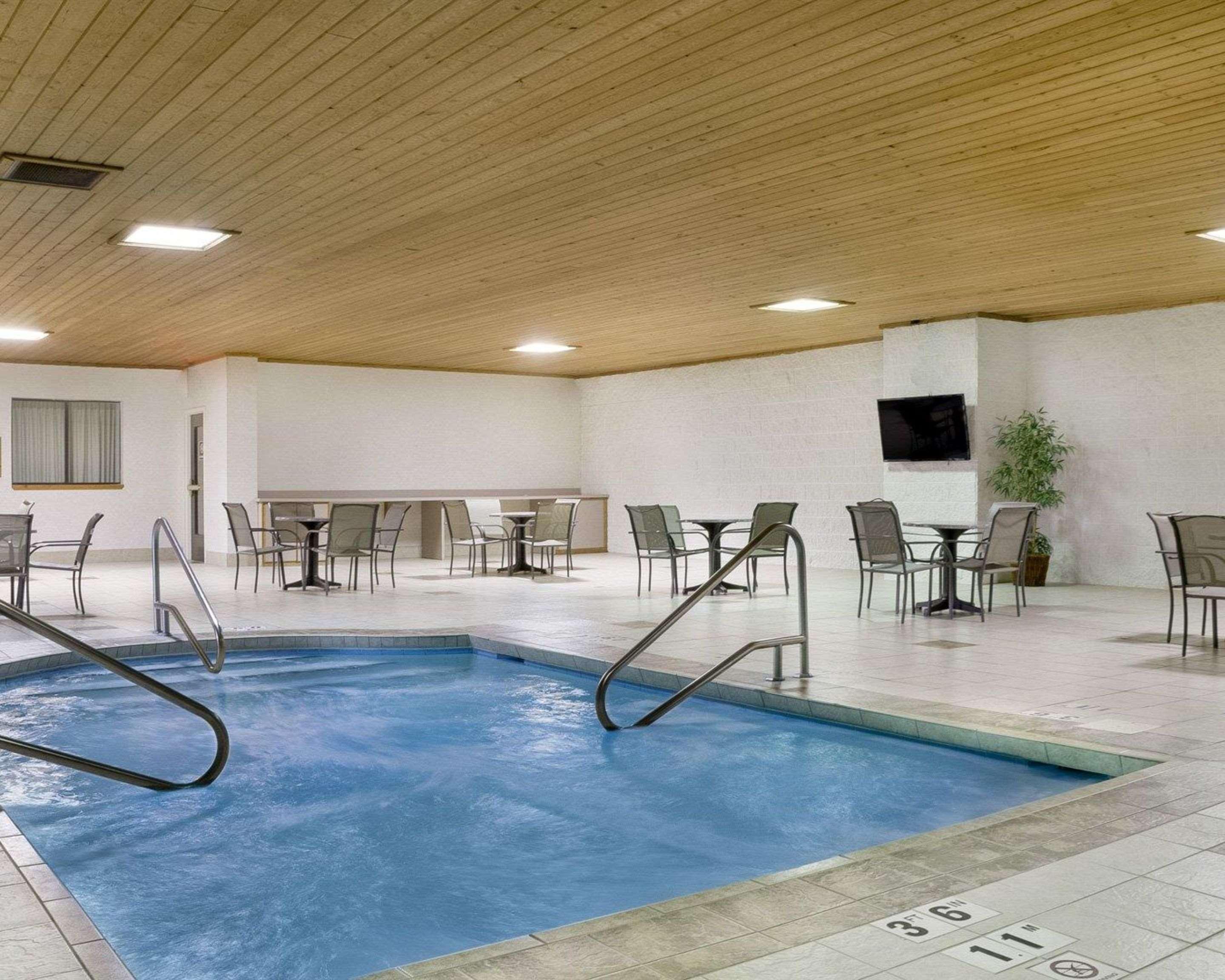 Quality Inn Bismarck I-94 Exterior photo