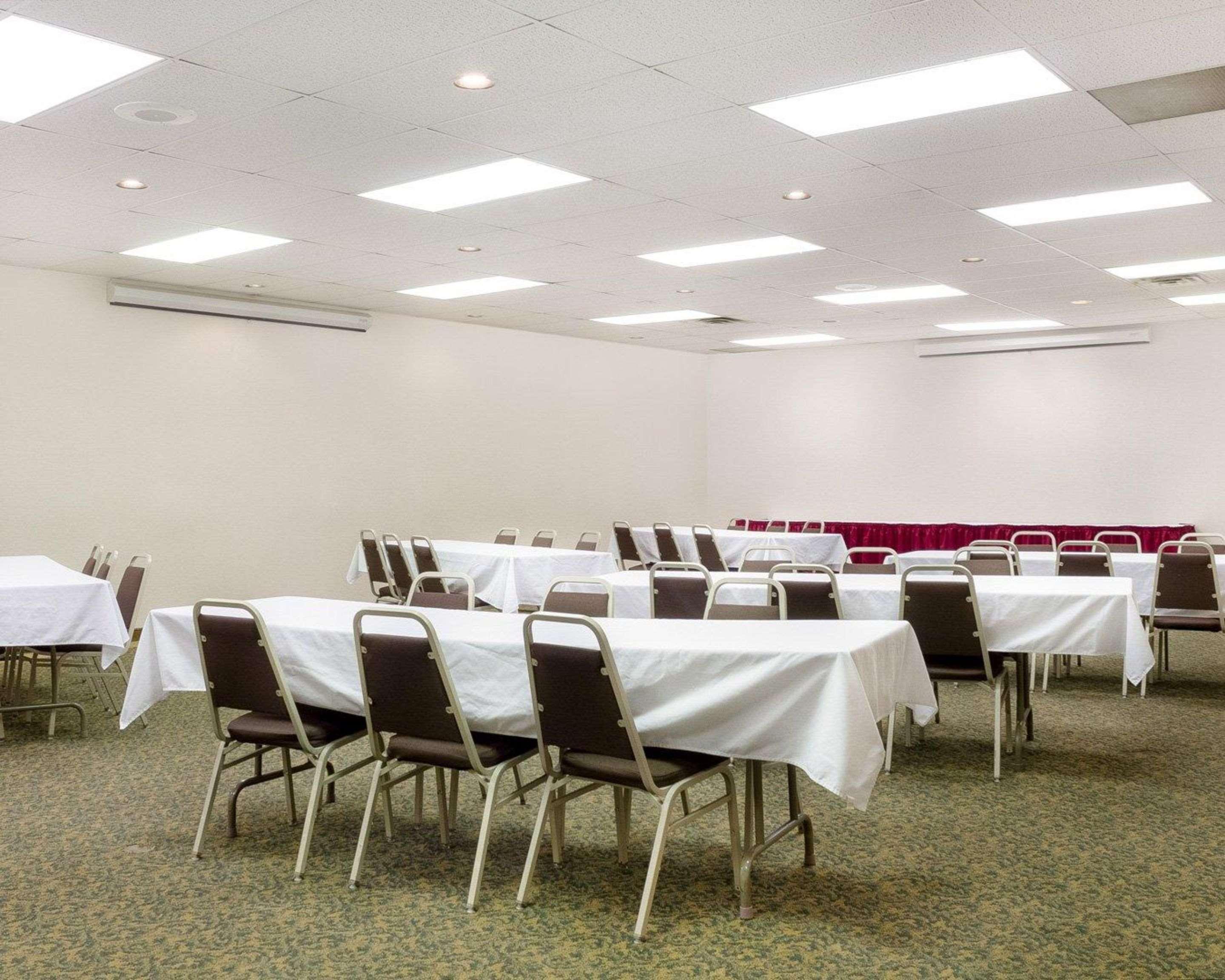 Quality Inn Bismarck I-94 Exterior photo