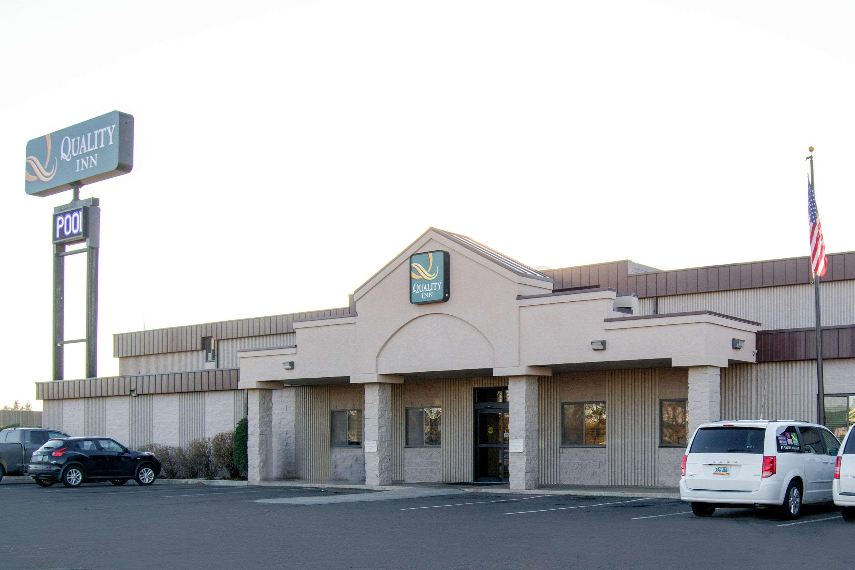Quality Inn Bismarck I-94 Exterior photo