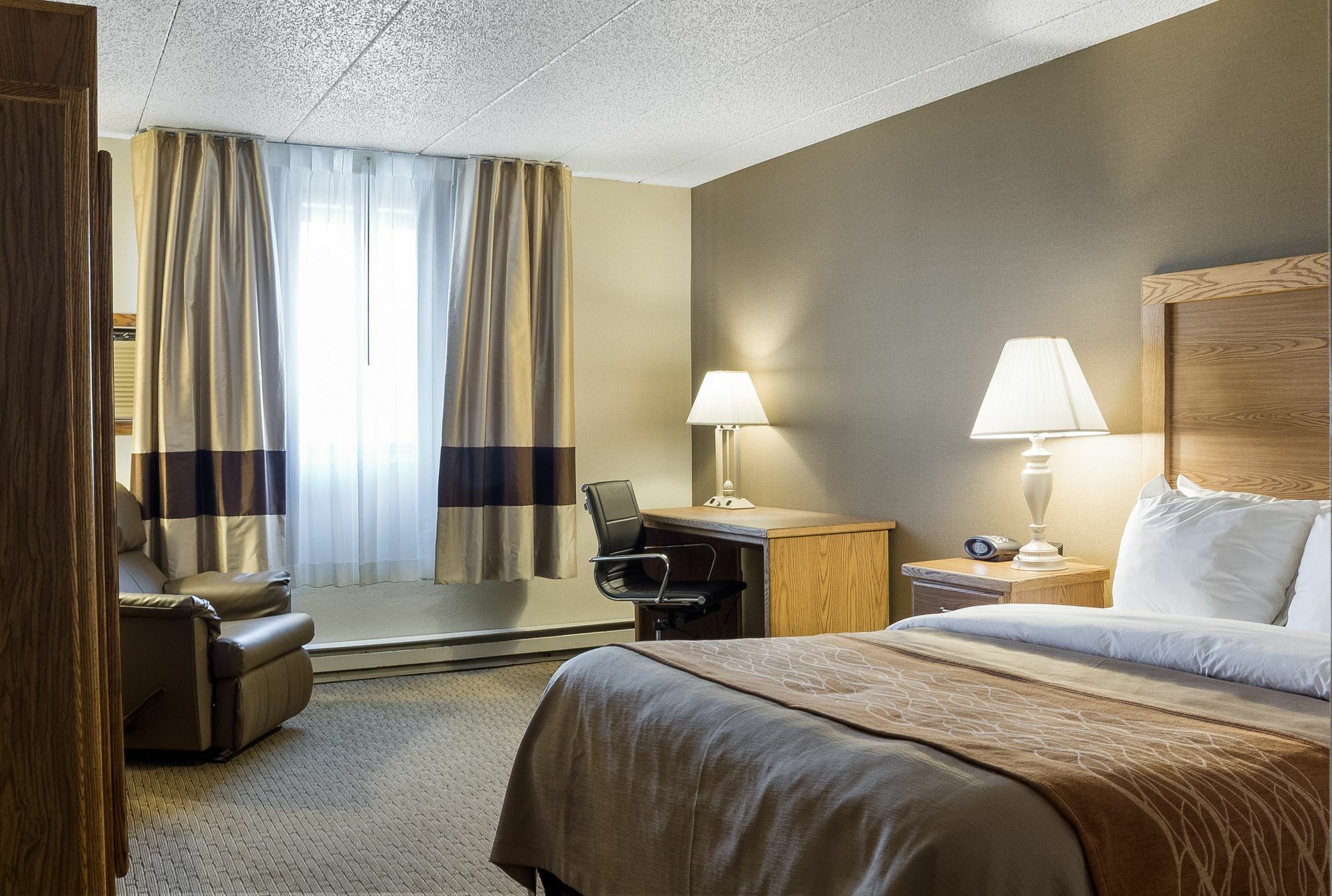 Quality Inn Bismarck I-94 Exterior photo